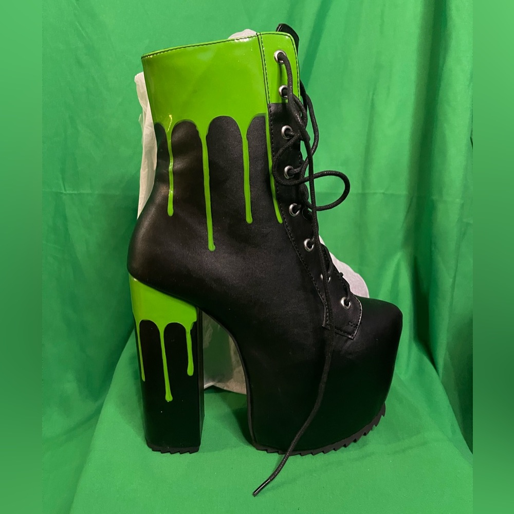 Brand new straight out the box Slime steppers💚